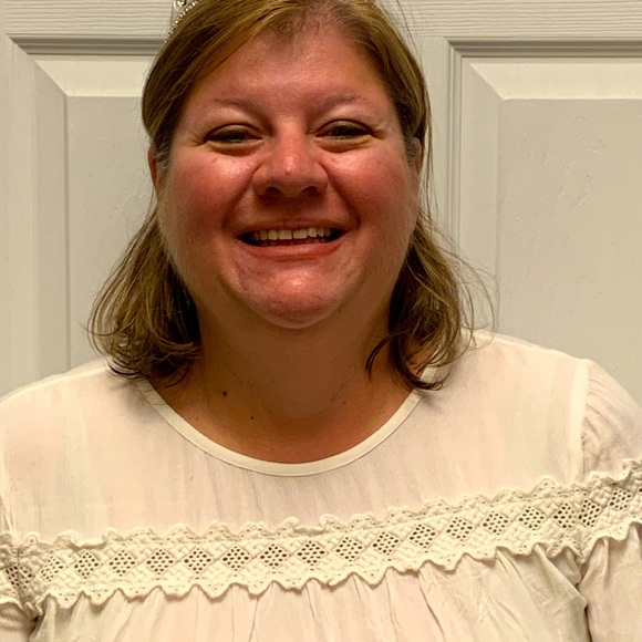 Meet your Posher, Linda - Picture 1 of 2